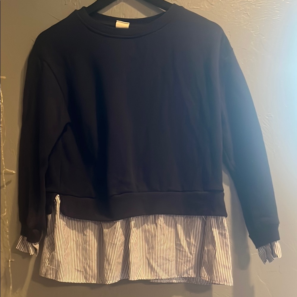 Women's Black and White Long Sleeve Top